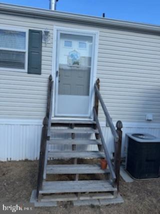 196 Lake Drive Media, PA 19063 - Photo 11 of 42 a view of entryway