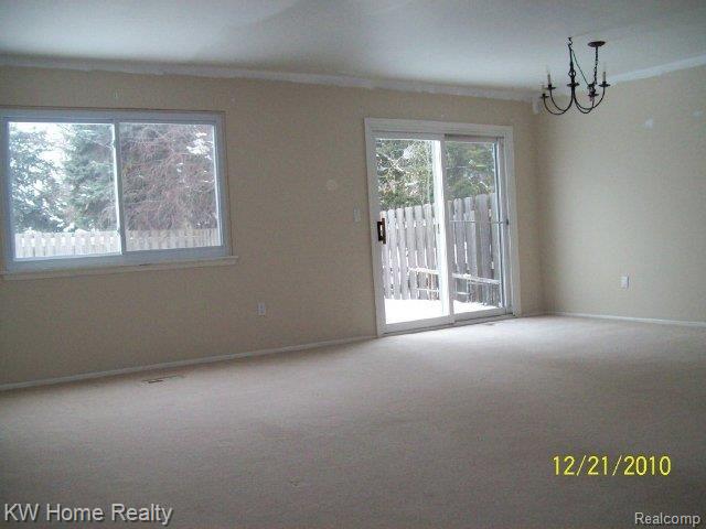 78 Longford Drive Rochester, MI 48309 - Photo 5 of 8 10 living room