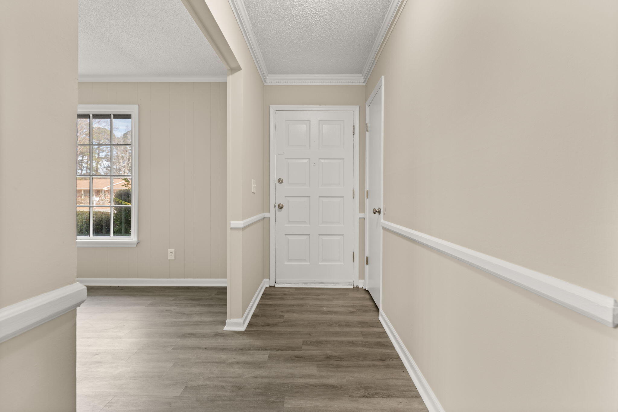 416 Beauregard Road Summerville, SC 29486 - Photo 5 of 31 416 Beauregard Rd foyer