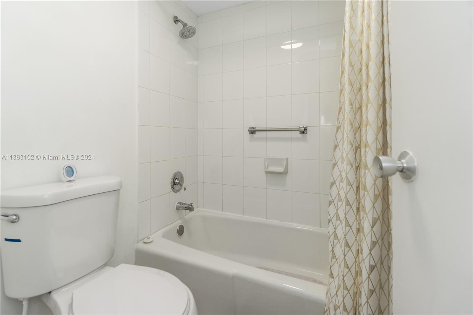 100 Lincoln Road, Unit 306 Miami Beach, FL 33139 - Photo 10 of 18 a bathroom with a bathtub and a toilet