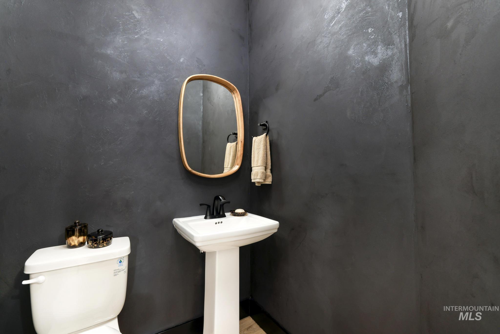 3140 Moonrise Road Twin Falls, ID 83301 - Photo 18 of 39 Bathroom with toilet