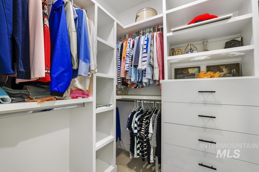 3140 Moonrise Road Twin Falls, ID 83301 - Photo 27 of 39 Walk in closet featuring carpet