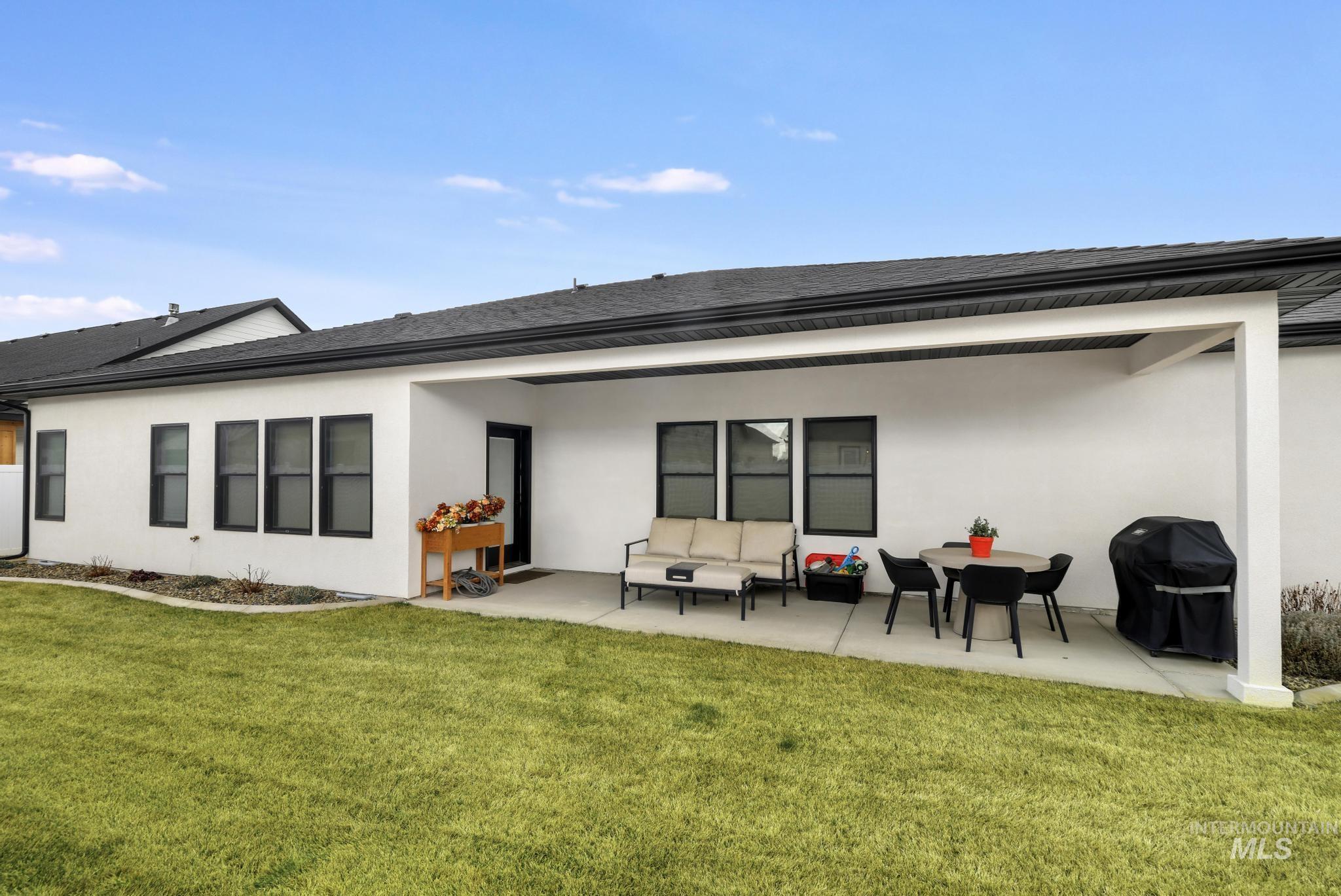 3140 Moonrise Road Twin Falls, ID 83301 - Photo 36 of 39 Rear view of property featuring a lawn and stucco siding