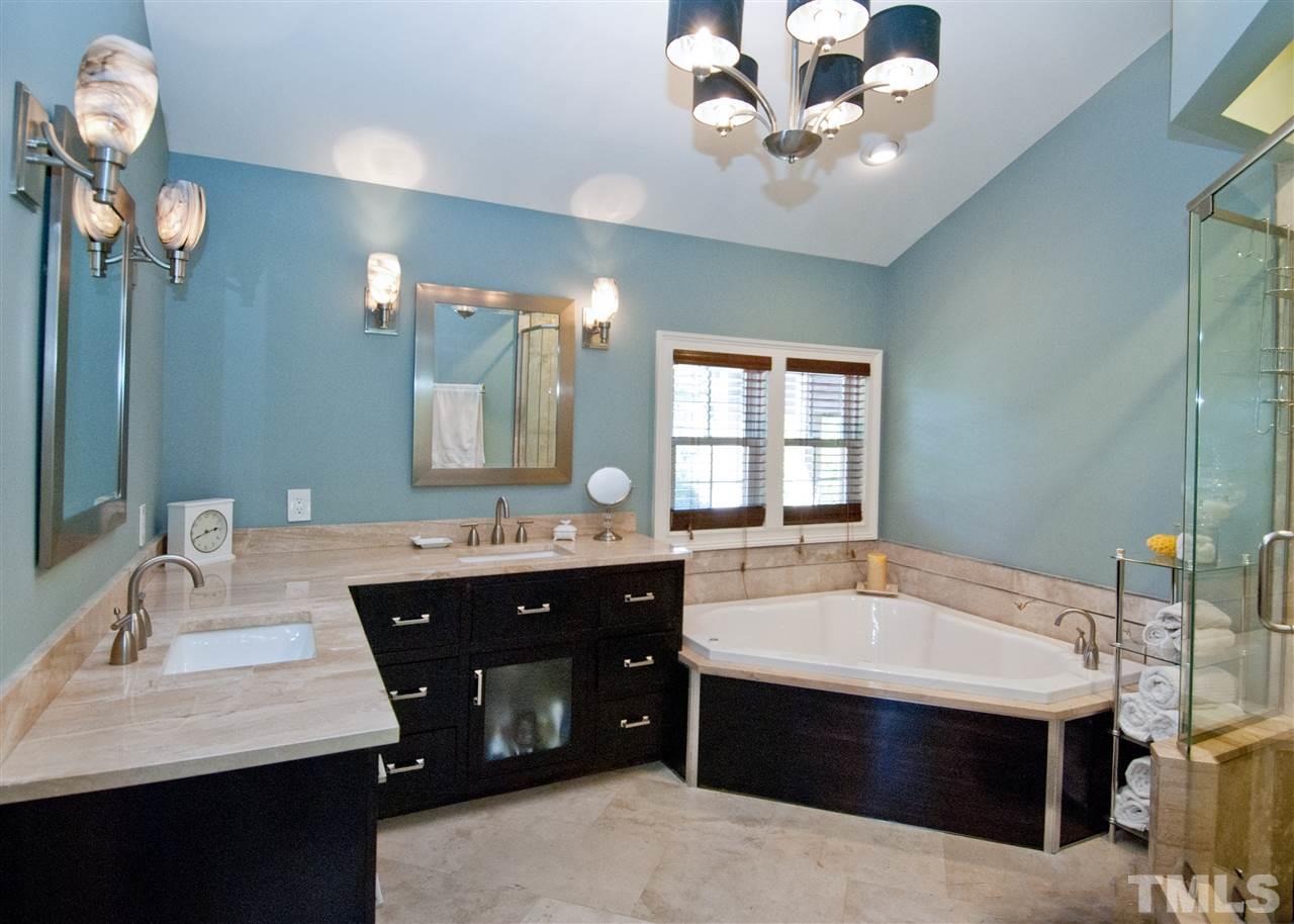 520 Smokeridge Lane Raleigh, NC 27615 - Photo 13 of 25 a bathroom with a sink vanity and a mirror