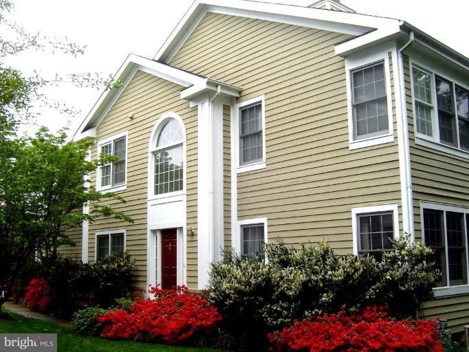 1272 Woodbrook Court Reston, VA 20194 - Photo 1 of 24 Exterior (Main)