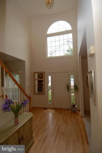 1272 Woodbrook Court Reston, VA 20194 - Photo 4 of 24 Entrance / Foyer