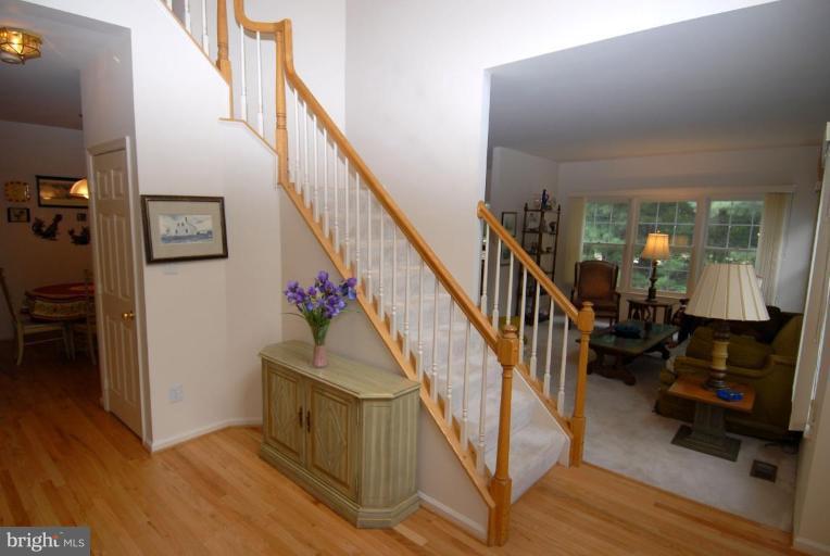 1272 Woodbrook Court Reston, VA 20194 - Photo 5 of 24 Staircase