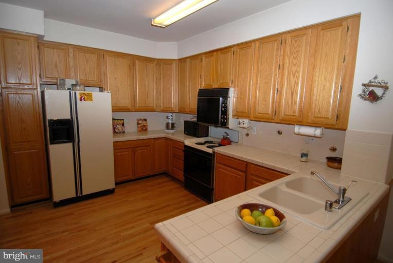 1272 Woodbrook Court Reston, VA 20194 - Photo 10 of 24 Kitchen