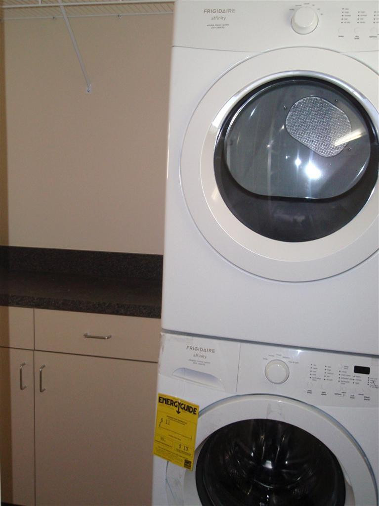 431 Georgetown Street Lexington, KY 40508 - Photo 4 of 6 Separate laundry area with washer/dryer