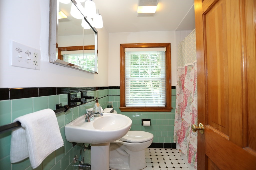 24 Longview Road Framingham, MA 01701 - Photo 22 of 35 Gallery Image 22