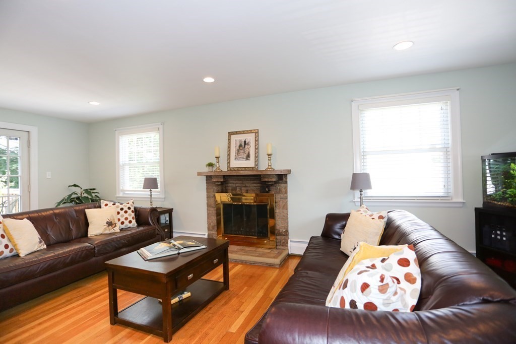 24 Longview Road Framingham, MA 01701 - Photo 4 of 35 Gallery Image 4