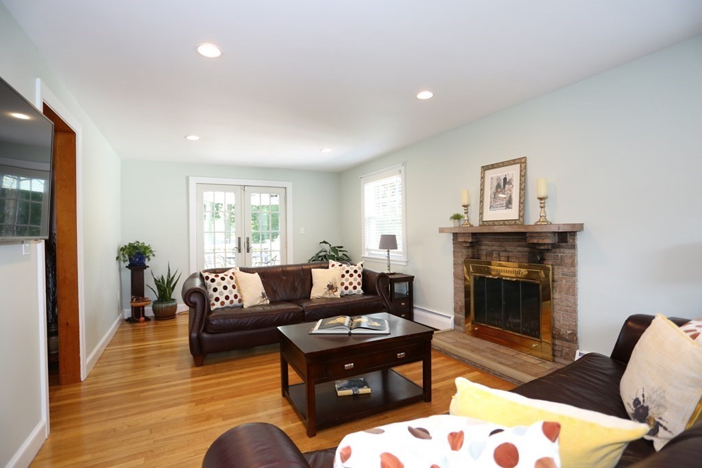 24 Longview Road Framingham, MA 01701 - Photo 5 of 35 Gallery Image 5