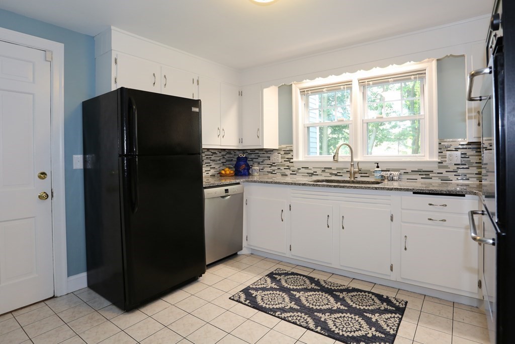 24 Longview Road Framingham, MA 01701 - Photo 9 of 35 Gallery Image 9
