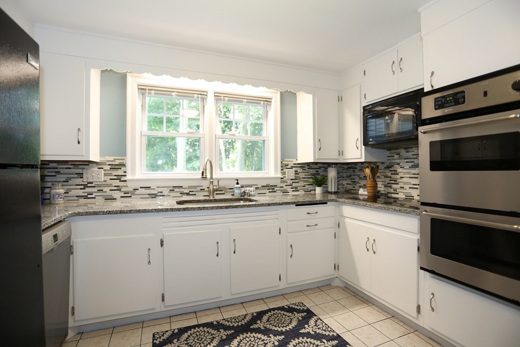 24 Longview Road Framingham, MA 01701 - Photo 10 of 35 Gallery Image 10