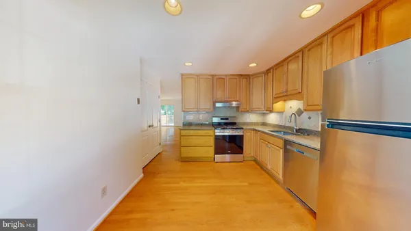 $3,300 | 5739 Oakshore Court, Burke, VA 22015