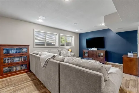 $549,900 | 1404 Southwest 41st Circle, Lee's Summit, MO 64082