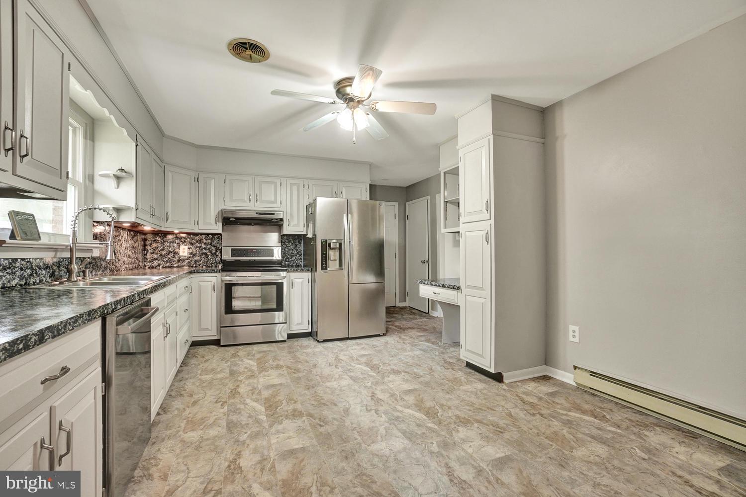 20334 Mill Point Road Boonsboro, MD 21713 - Photo 14 of 34 Kitchen with plenty of table space