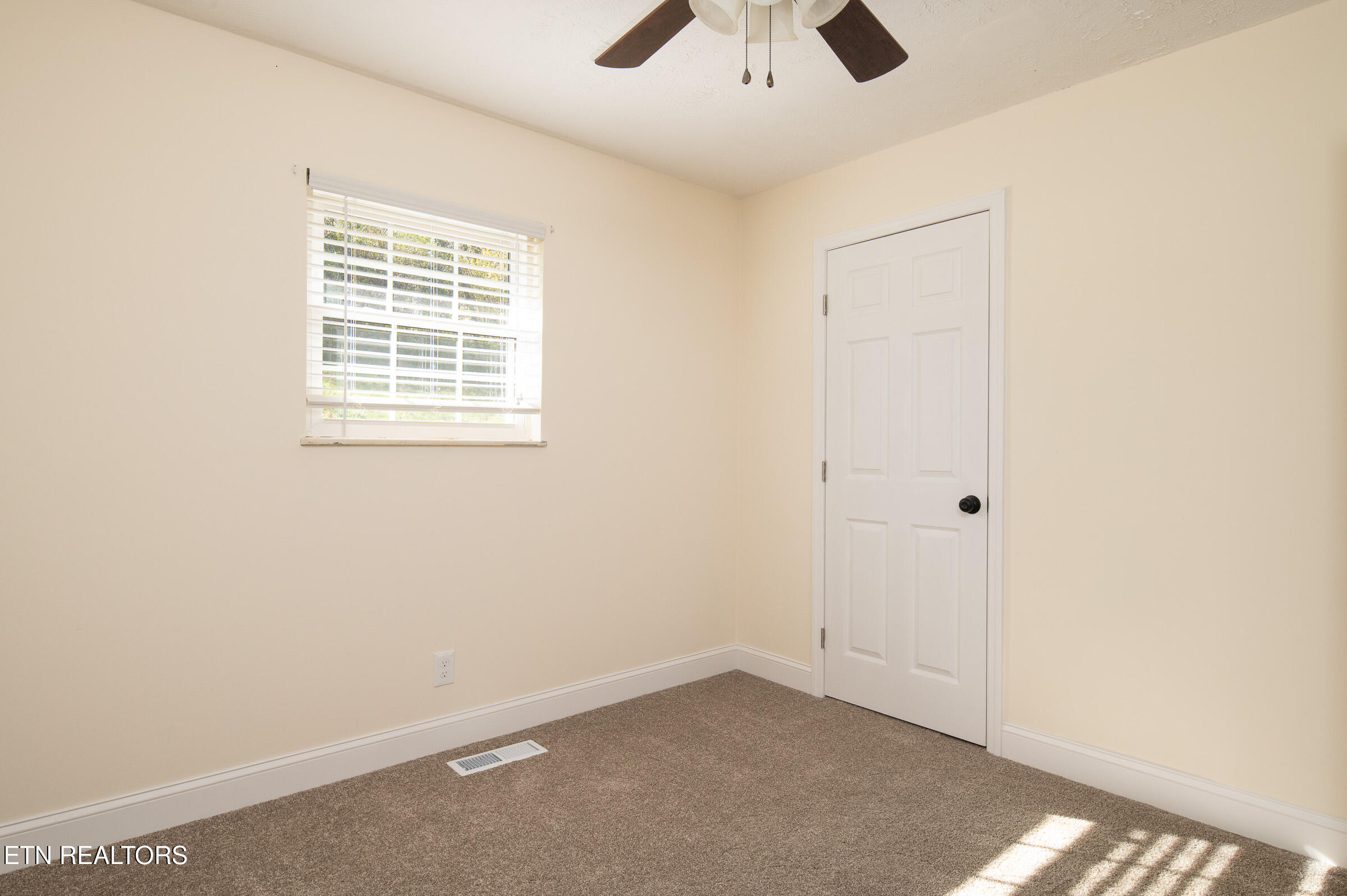 8124 Sharp Road Powell, TN 37849 - Photo 5 of 22 JBP_Sharp8124_2400px-11