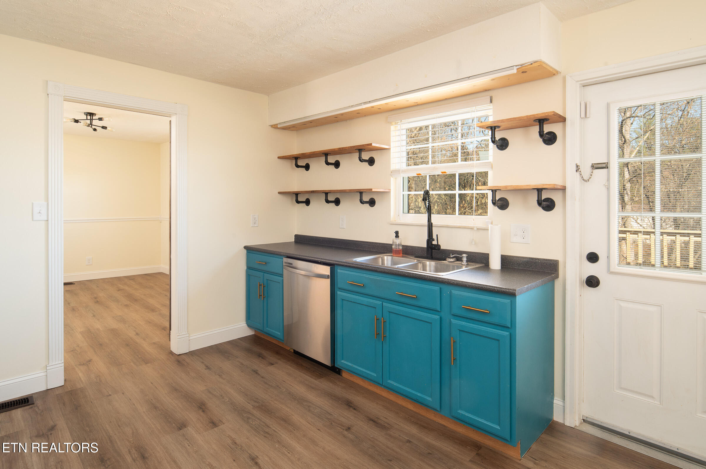 8124 Sharp Road Powell, TN 37849 - Photo 6 of 22 JBP_Sharp8124_2400px-17