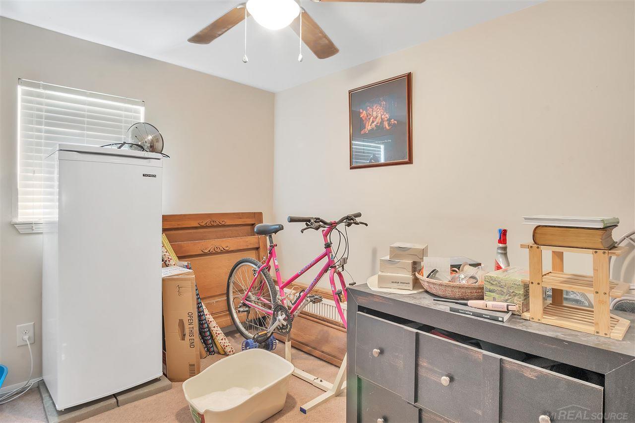 2471 Lindell Road Sterling Heights, MI 48310 - Photo 18 of 31 50082416-18.JPG