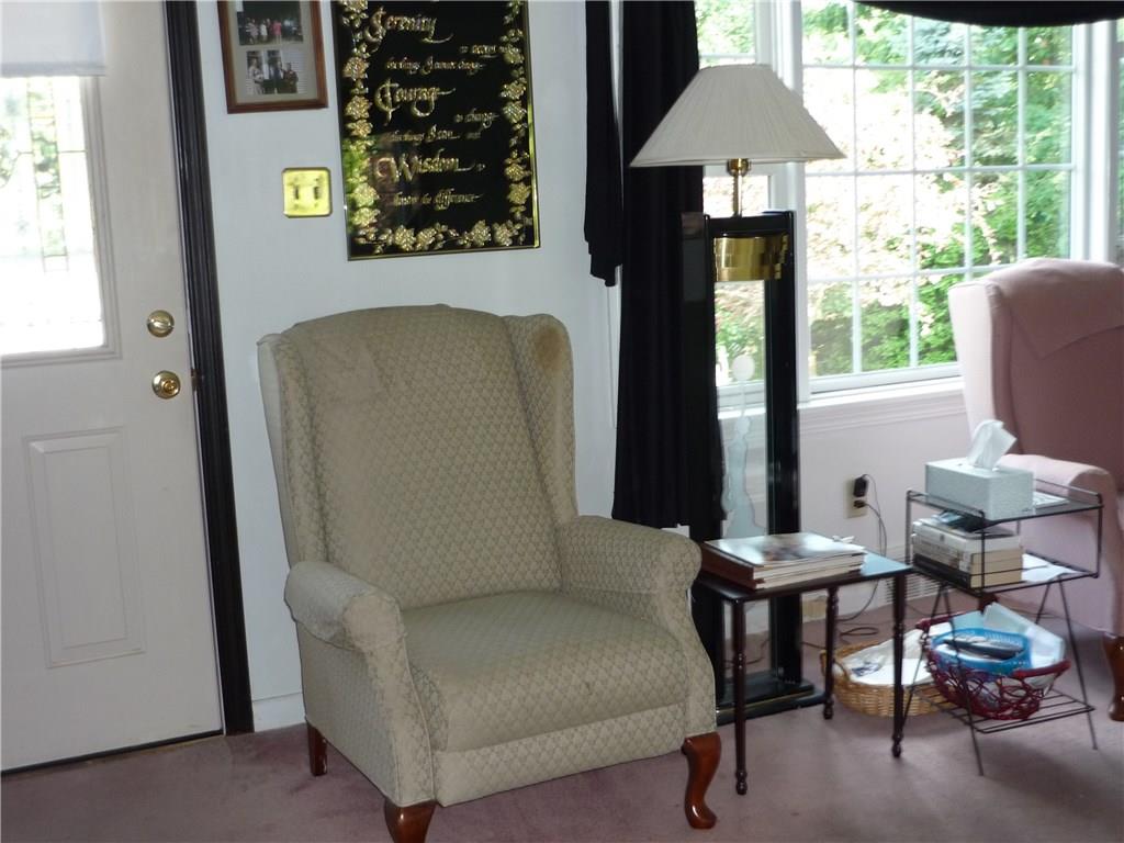 4314 Hollow Road New Castle, PA 16101 - Photo 8 of 18 Living room