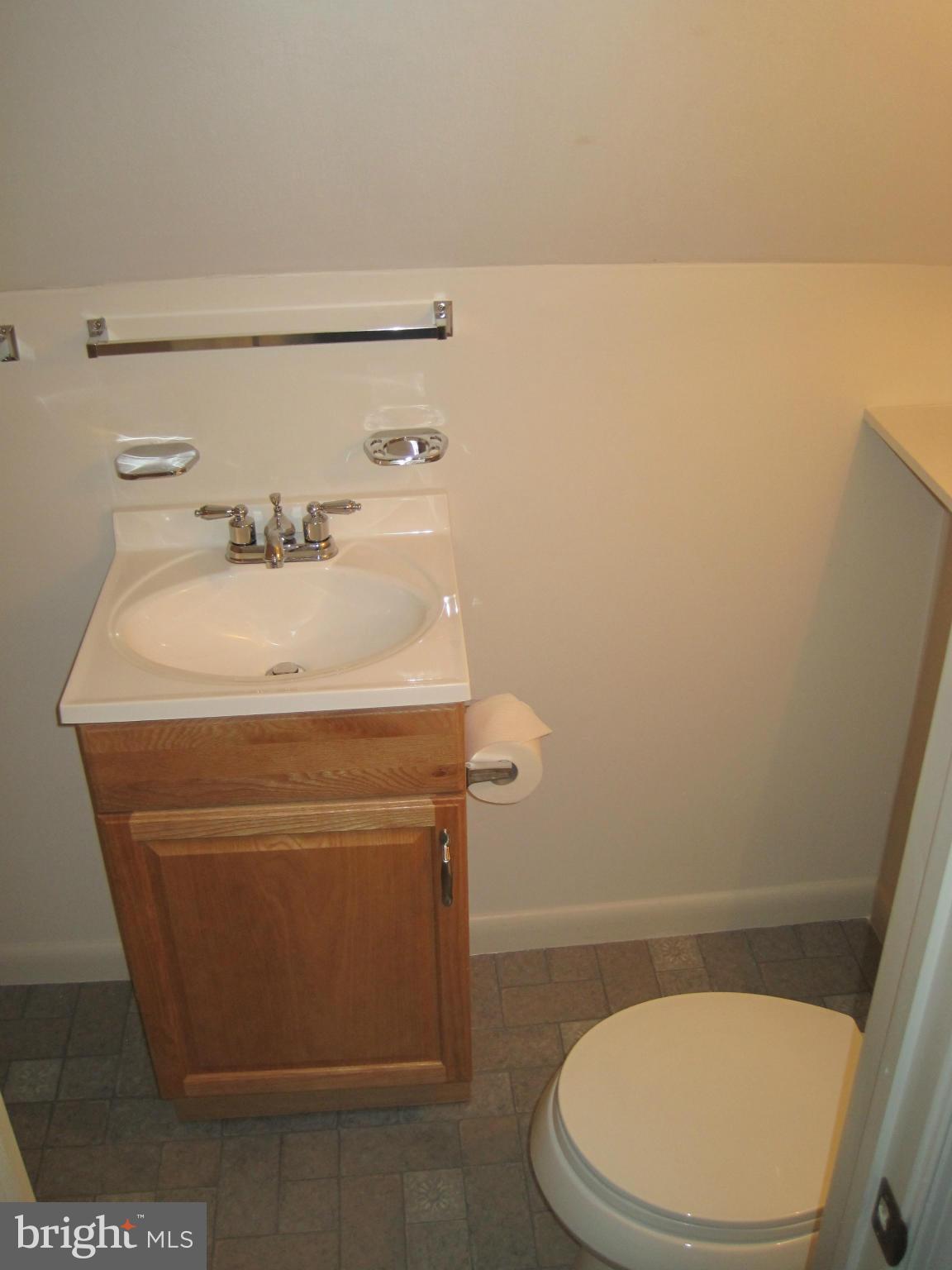 9909 Dilston Road Silver Spring, MD 20903 - Photo 17 of 21 Bath