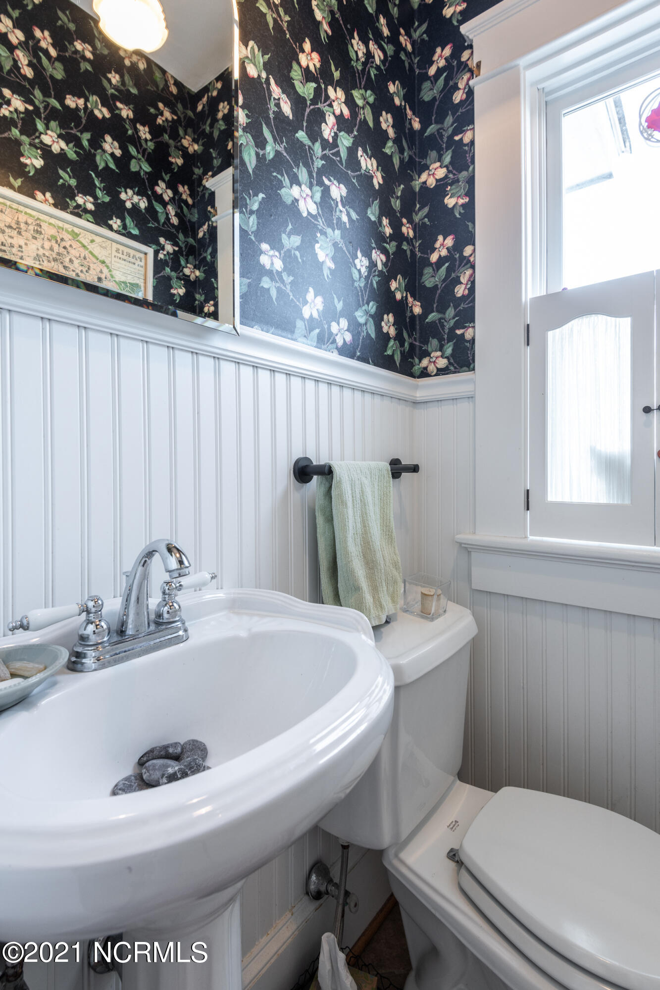 1502 Tryon Road New Bern, NC 28560 - Photo 20 of 56 Guest bath on first floor