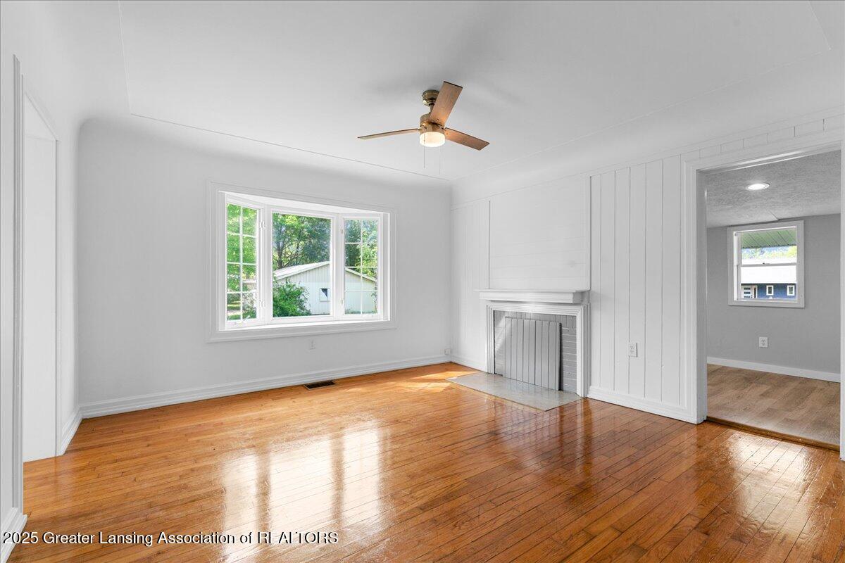 1209 Chester Street Eaton Rapids, MI 48827 - Photo 18 of 29 Living Room