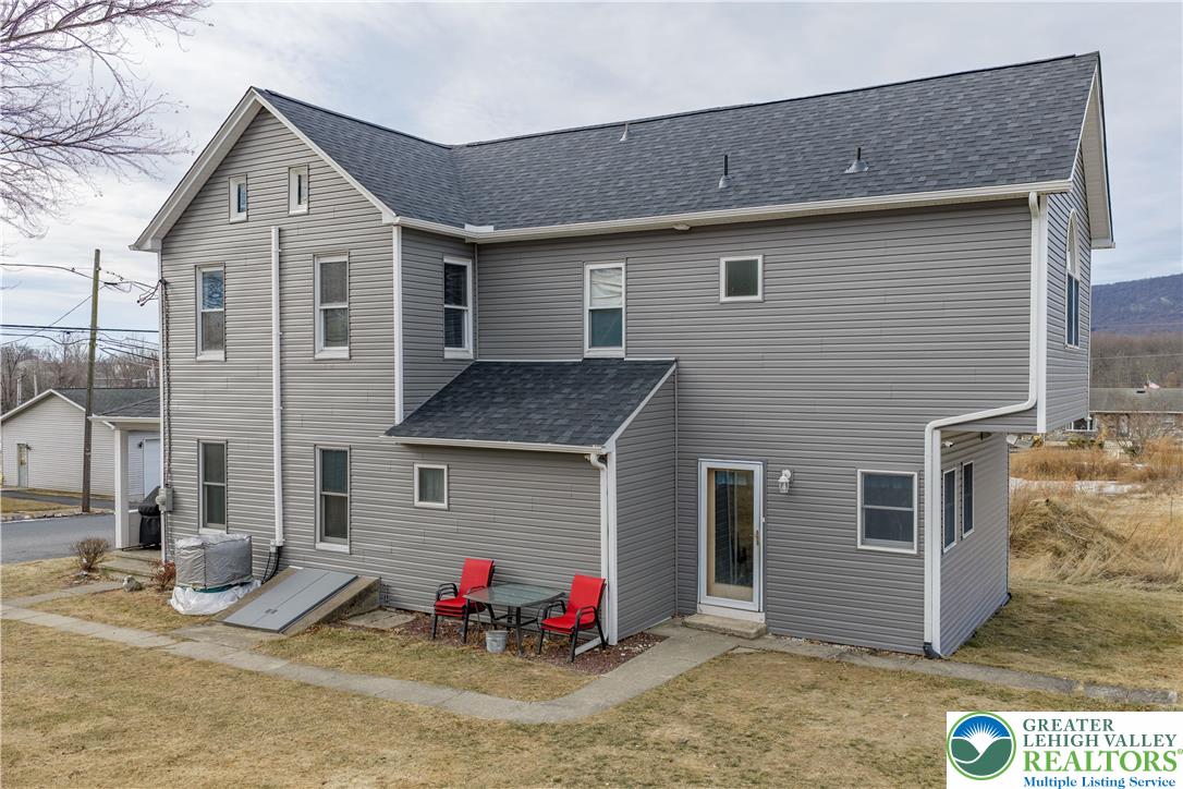 38 West 2nd Street Wind Gap, PA 18091 - Photo 8 of 42