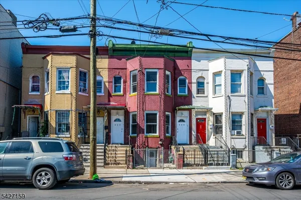 $2,800 | 520 East Jersey Street, Unit 1, Elizabeth Port, NJ 07206