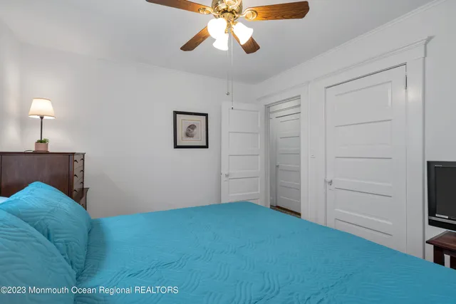 a view of empty room with ceiling fan