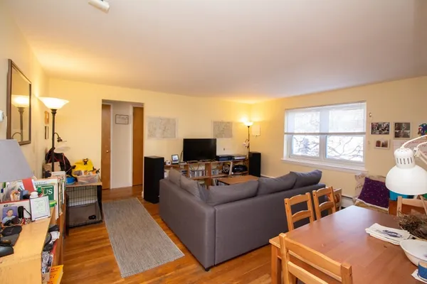 $2,600 | 79 Chestnut Street, Unit 3, Brookline, MA 02445