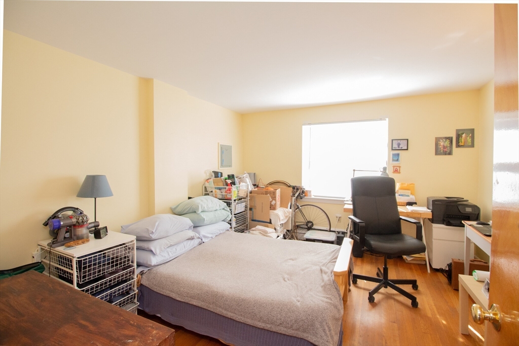 79 Chestnut Street, Unit 3 Brookline, MA 02445 - Photo 4 of 5