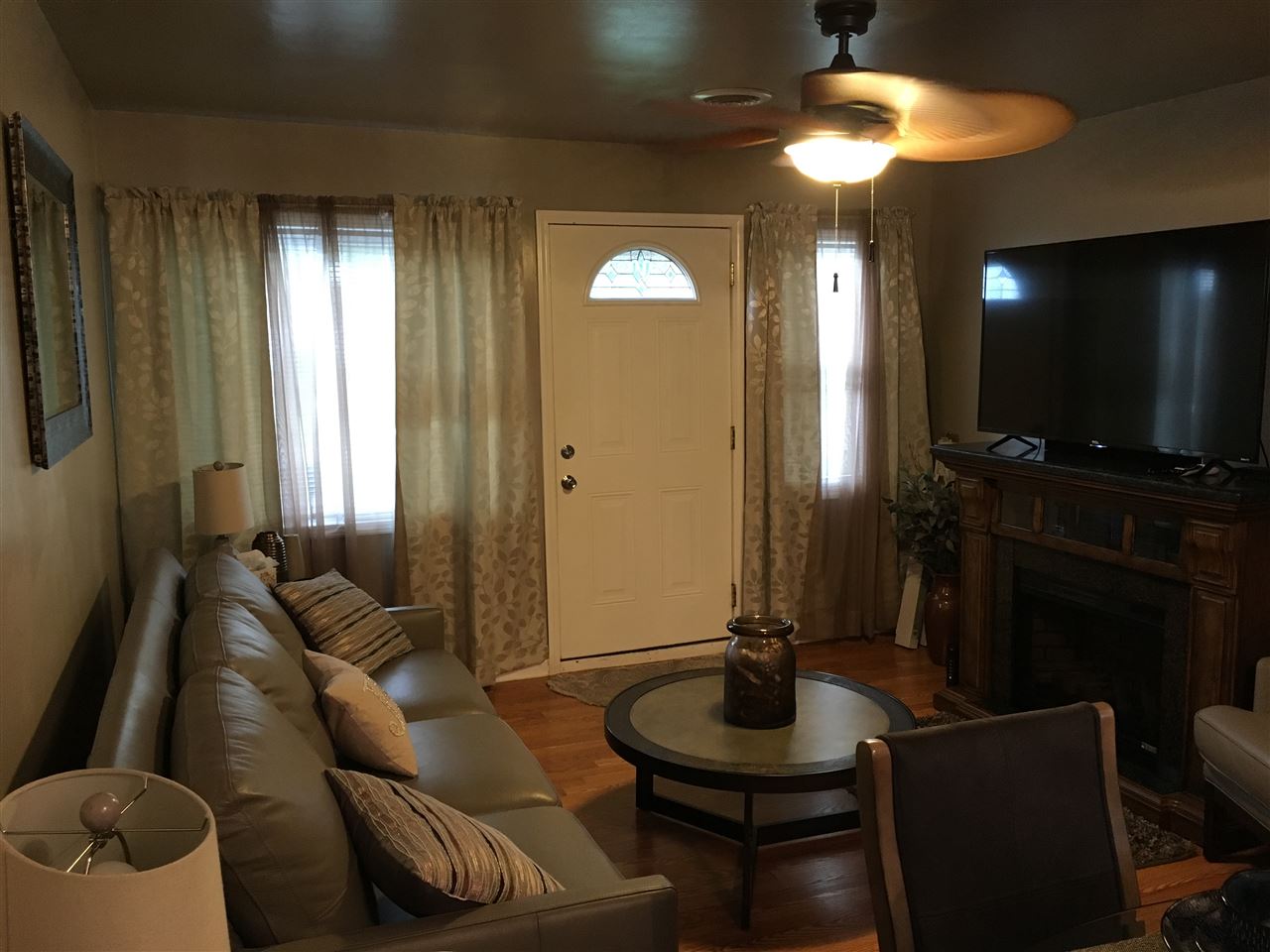 25715 Rosenbusch Boulevard Warren, MI 48089 - Photo 3 of 29 Living Room