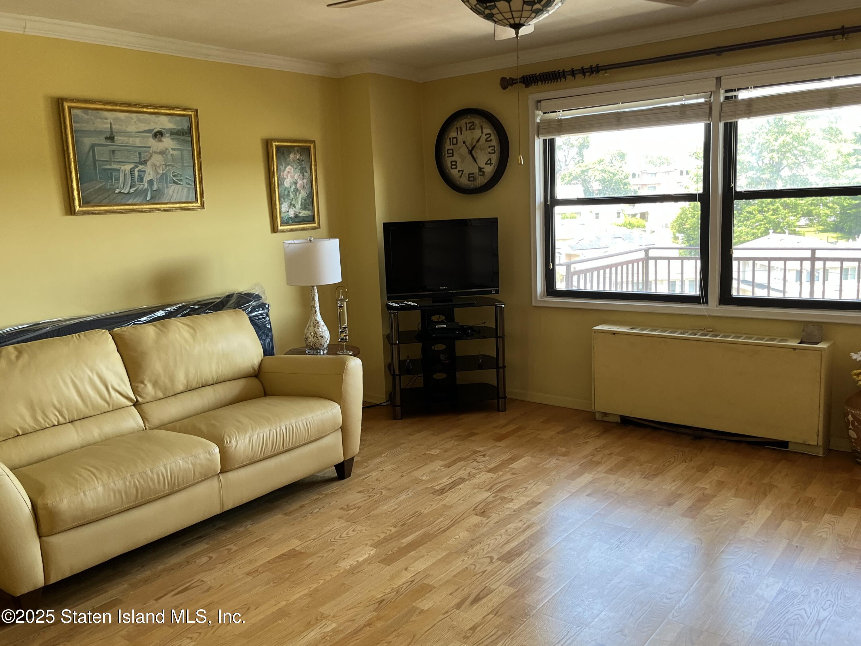1000 Clove Road, Unit 6G Staten Island, NY 10301 - Photo 13 of 36 Living Room