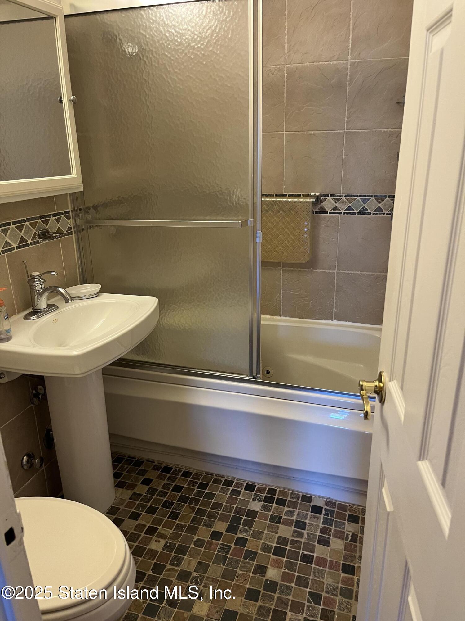 1000 Clove Road, Unit 6G Staten Island, NY 10301 - Photo 19 of 36 Full Bath