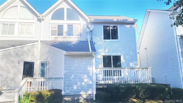 $379,900 | 35 Gibbs Road, Unit 22, Coram, NY 11727