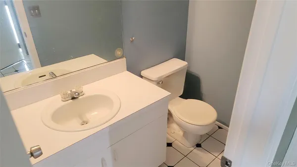 $379,900 | 35 Gibbs Road, Unit 22, Coram, NY 11727