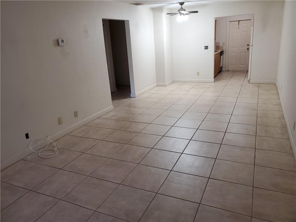 2607 Northeast 8th Avenue, Unit 7 Wilton Manors, FL 33334 - Photo 17 of 30 a view of a livingroom and a bathroom