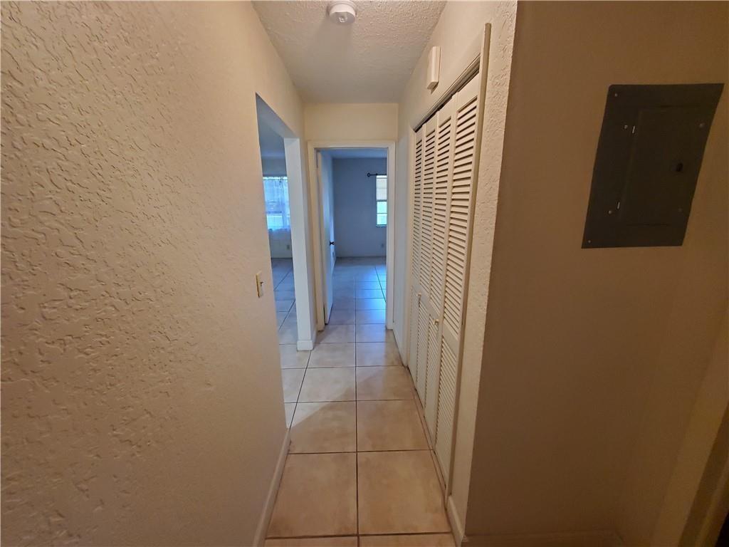 2607 Northeast 8th Avenue, Unit 7 Wilton Manors, FL 33334 - Photo 24 of 30 a view of a hallway