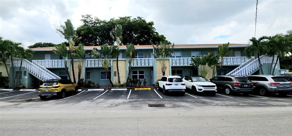 2607 Northeast 8th Avenue, Unit 7 Wilton Manors, FL 33334 - Photo 26 of 30 a view of a cars park in front of house