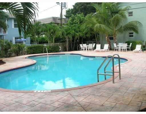 2607 Northeast 8th Avenue, Unit 7 Wilton Manors, FL 33334 - Photo 7 of 30 a view of a swimming pool with a patio