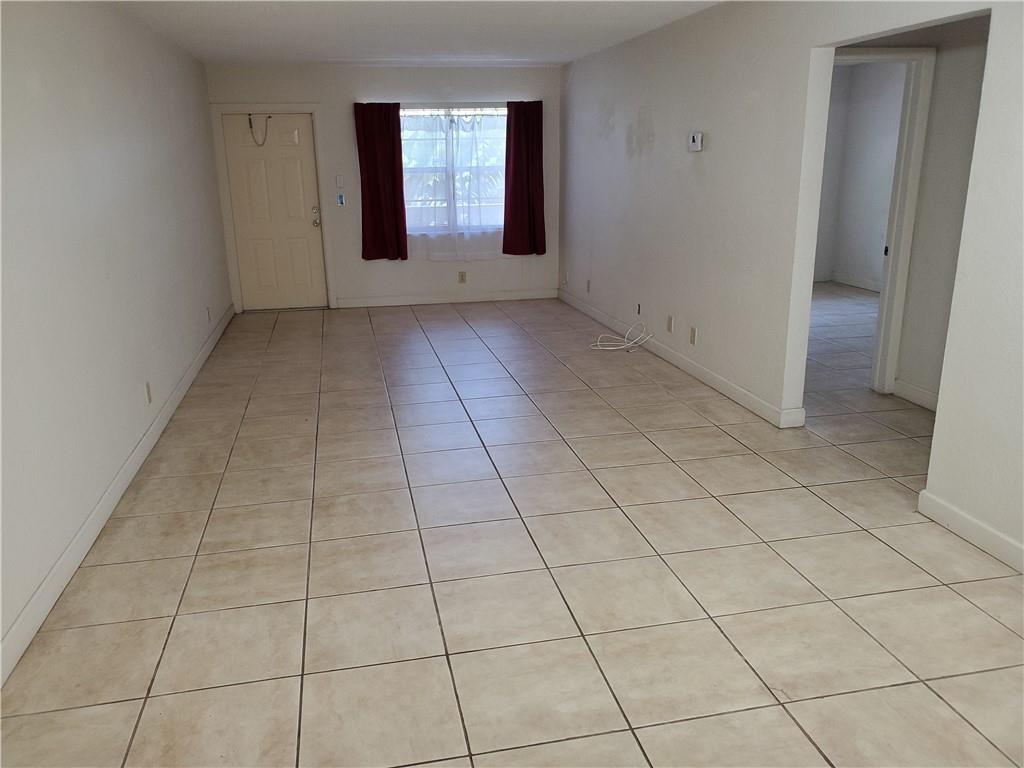 2607 Northeast 8th Avenue, Unit 7 Wilton Manors, FL 33334 - Photo 9 of 30 a view of an empty room and window