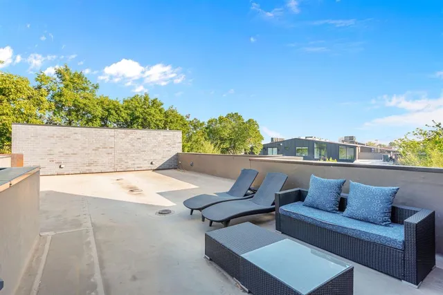 a view of sitting area with furniture