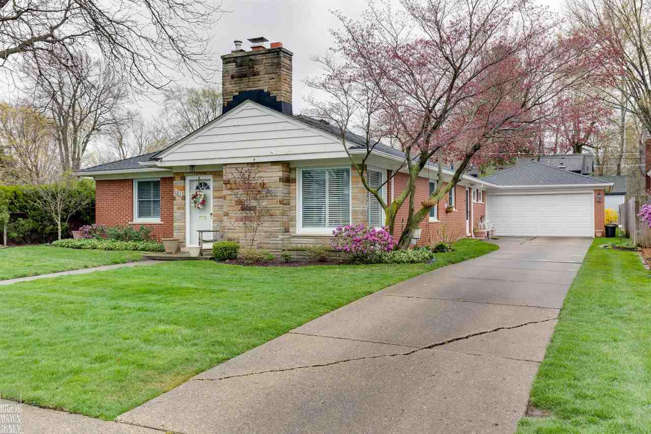 183 Ridgemont Road Grosse Pointe, MI 48236 - Photo 20 of 20 31288766-19.JPG