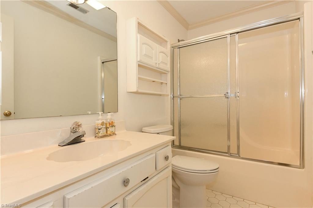 3718 Sawgrass Road Greensboro, NC 27410 - Photo 20 of 33