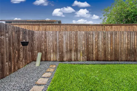 $300,000 | 2102 Red Cedar Ridge Way, Houston, TX 77080
