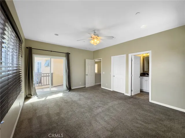 a view of empty room with window