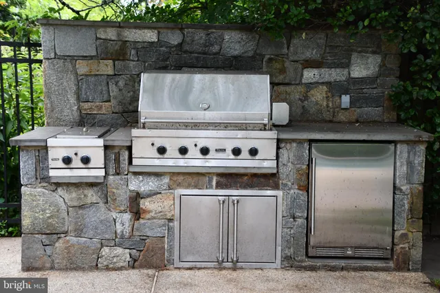 $9,500 | 5127 Cathedral Avenue Northwest, Washington, DC 20016