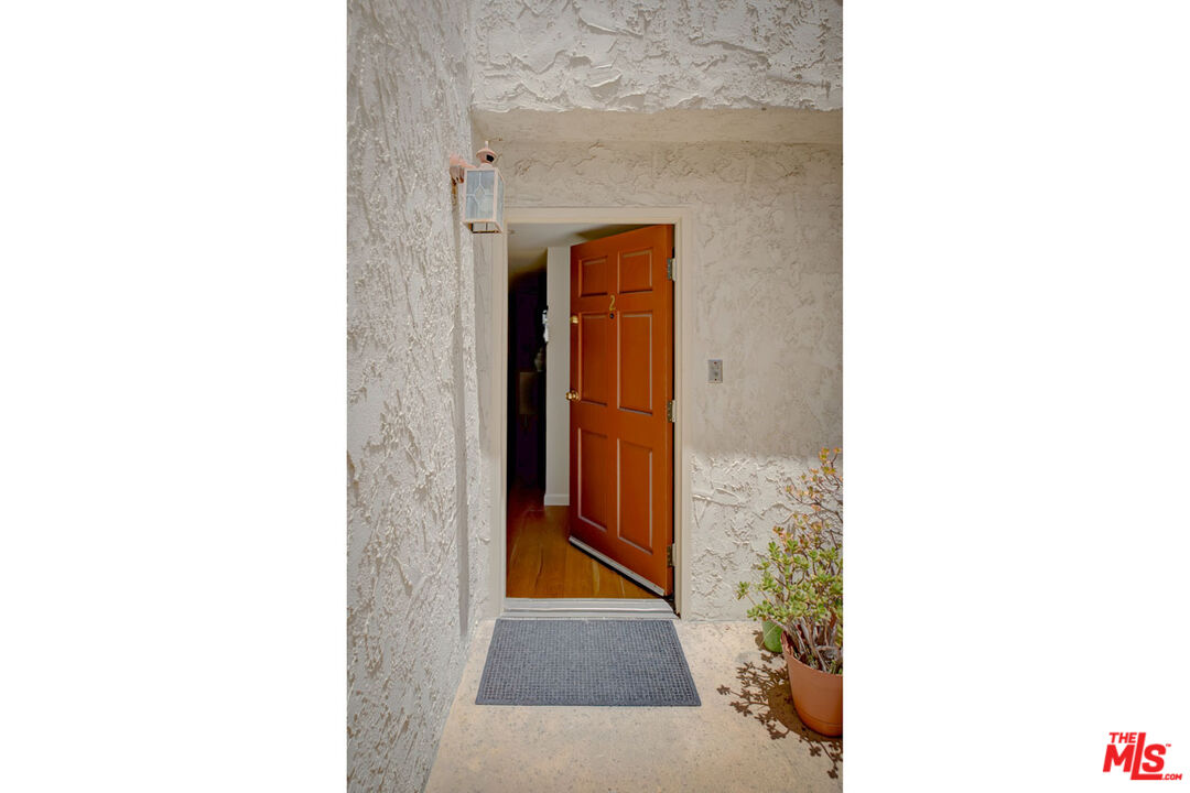 1916 Overland Avenue, Unit 2 Los Angeles, CA 90025 - Photo 2 of 17 a front view of a house